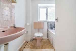Family bathroom- click for photo gallery